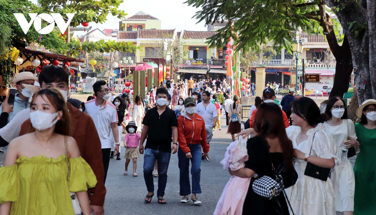 Domestic tourism market heats up ahead of a four-day break
